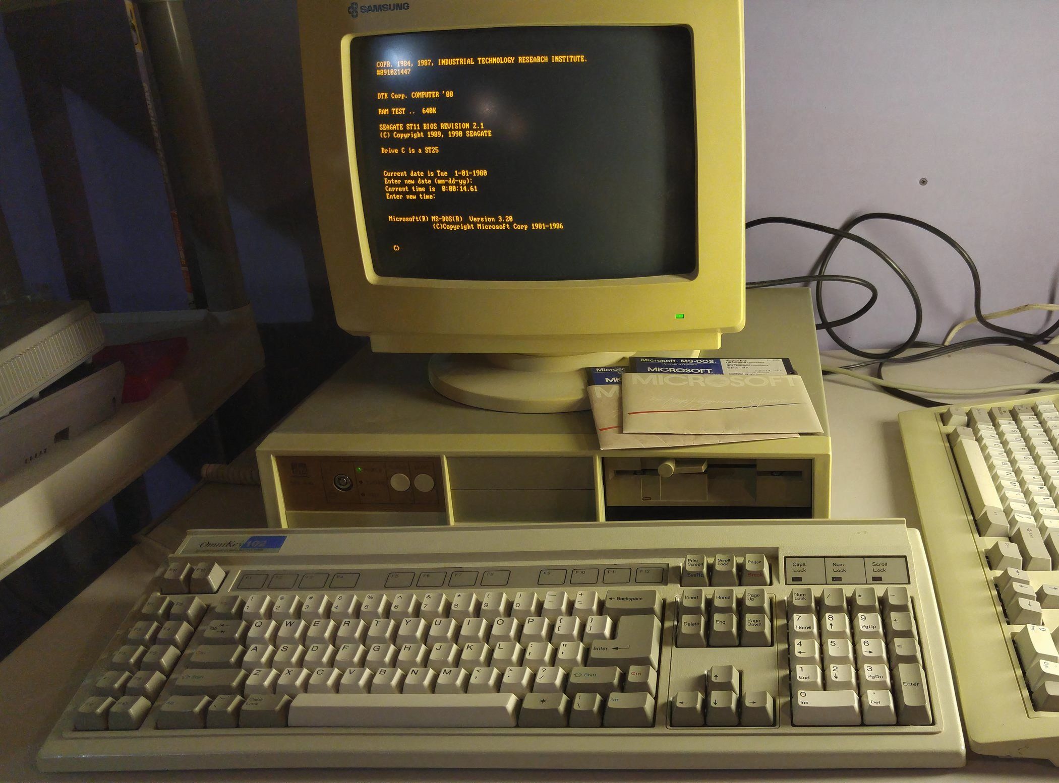 Old PC A PC from the 90s